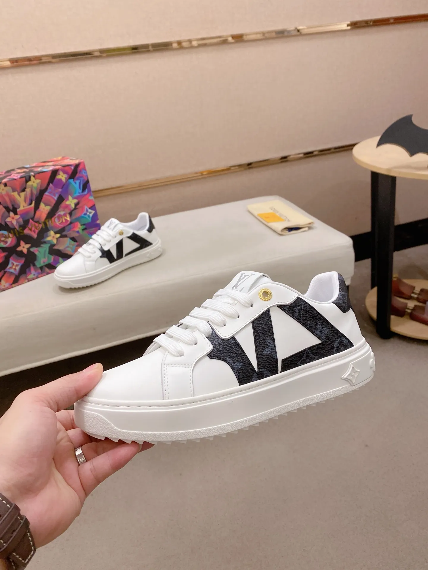 Men's shoes💰: 540💰(Niuli: full package) louis vuitton (Louis Vuitton/lv) top 🔍🔍 new models are on sale at the same time at the counter. The upper 🇮🇹 is imported from Italy, first-layer cowhide, and the lining is fully imported cowhide. 💪💪, completely 1⃣️ to 1 ⃣️Re-engraved🇮🇹💪💪, ⚠Sole: The original sole is specially provided by the original factory, the exclusive movable molded sole is super comfortable, ⚠The original factory follows the order, 🔍🔍high quality, you can enter and exit the counter at will, welcome to compare⚠. Code number:38-44